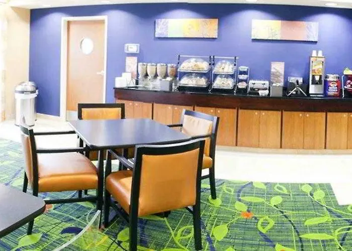 Hotel Fairfield By Marriott East